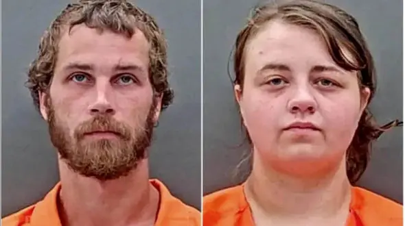 بی رحم ترین پدر و مادر دنیا را بشناسید / 2 کودکشان را در حیاط خانه سوزاندند + عکس