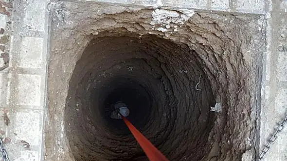 سقوط کارگر 17 ساله ساختمانی به عمق چاه در خیابان ری