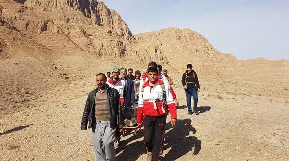 نجات جان حادثه دیدگان کوه های کهنوج / 7 ساعت نفسگیر میان مرگ و زندگی