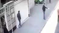 فیلم حمله 5 شرور به یک خانه در روز روشن / زمینگیری مردان خطرناک با شلیک به موقع پلیس + عکس