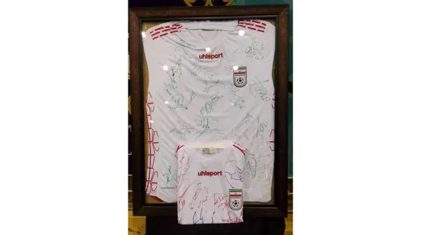 مزایده پیراهن میناوند و انصاریان / زندانیان  آزاد می‌شوند + عکس 