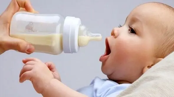 شیرخشک نایاب و گران/ غذا کودکان به چالش داروخانه‌داران و معضل توزیع کنندگان تبدیل شده/ گرانی بیشتر در راه است؟ + صوت