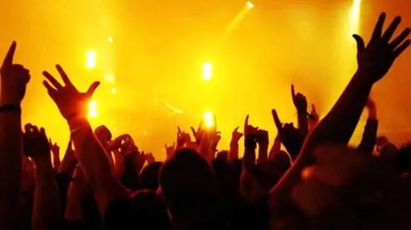 جزئیات حکم شلاق برای شرکت در مهمانی های مختلط شبانه 