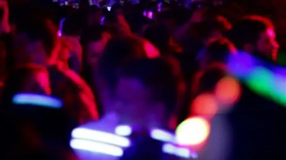 15 زن و مرد در یک پارتی مختلط دستگیر شدند/ خانه باغ سلفچگان پاتوق بود