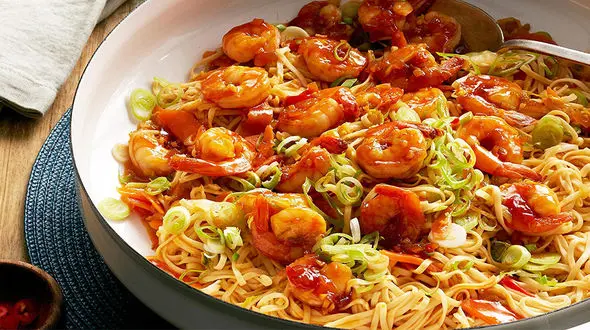 دستور پخت اگ نودل با میگو با عطر زنجبیل