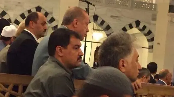 اردوغان در حال خواندن نماز عید فطر غش کرد! 