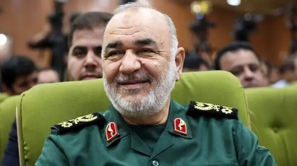 سفر در زمان؛ «لحظه اعطای درجه سرلشکری به حسین سلامی»؛ سال 1398