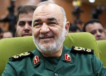سفر در زمان؛ «لحظه اعطای درجه سرلشکری به حسین سلامی»؛ سال 1398