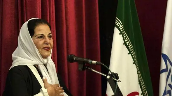 عکس | تونل زمان؛ پوری بنایی در کنار اسب محبوب‌اش در دهه ۵۰