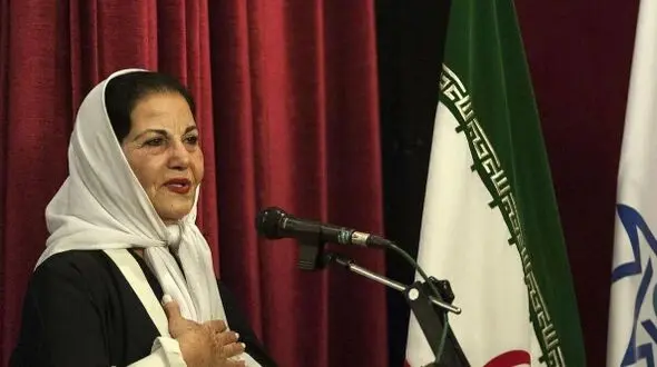 عکس | تونل زمان؛ پوری بنایی در کنار اسب محبوب‌اش در دهه ۵۰