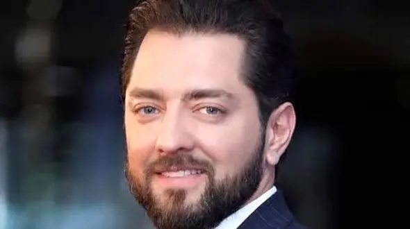 سلفی متفاوت و قدیمی بهرام رادان جلوب آینه و خودنمایی چشمتان سبز دریایی‌اش / چقد اینجا جوون بود