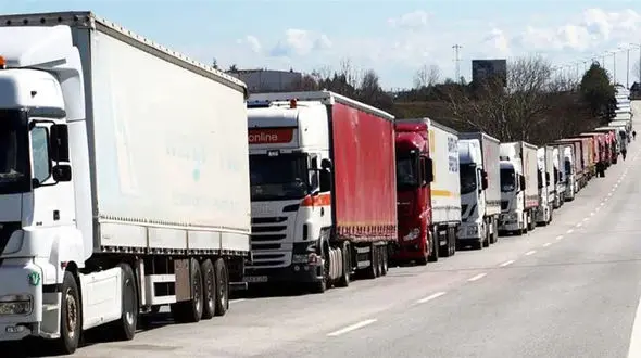 مشکلات کامیونداران نتیجه کوتاهی وزارت صمت است / اگر حل نشود، برخورد قاطع می کنیم