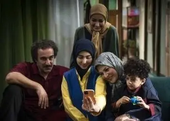 سکانس خنده دار سریال پایتخت/ شاهکار شعر خوانی محسن تنابنده از رودکی حماسه آفرید