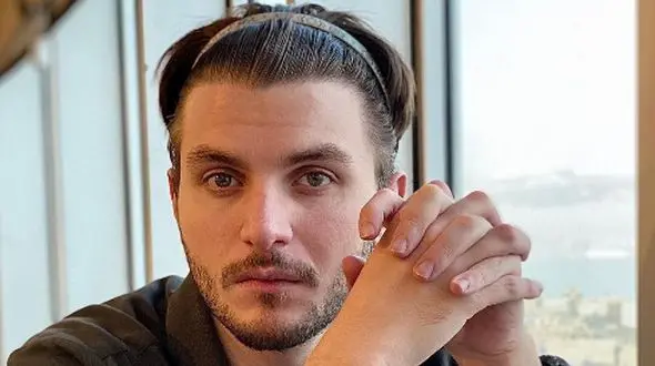 دارا حیایی با خودروی لوکس و تیپ متفاوت /عکس جدید از ستاره سریال «یزدان»