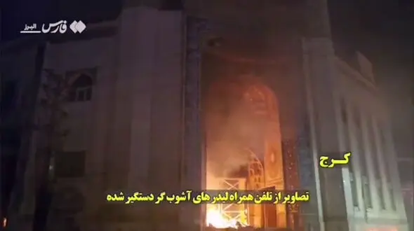 فیلم /  به آتش‌کشیدن خیابان‌ها در دوربین موبایل عاملان آتش سوزی / عرق خوری در ماشین و شرکت در ناآرامی ها