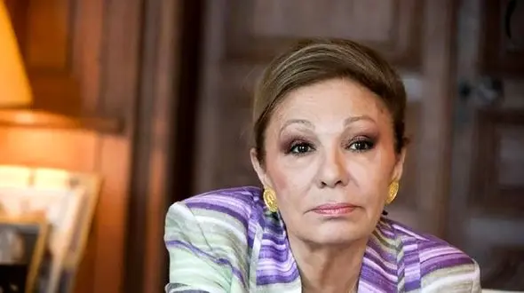 عکس / سفر به ایام قدیم  /  عکس دیده نشده از کودکی فرح پهلوی در کوچه باغ پدری / سال 1320