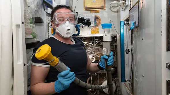 ناسا توالت به فضا ارسال می کند / فضانوردان در ماه کار خرابی کردند!