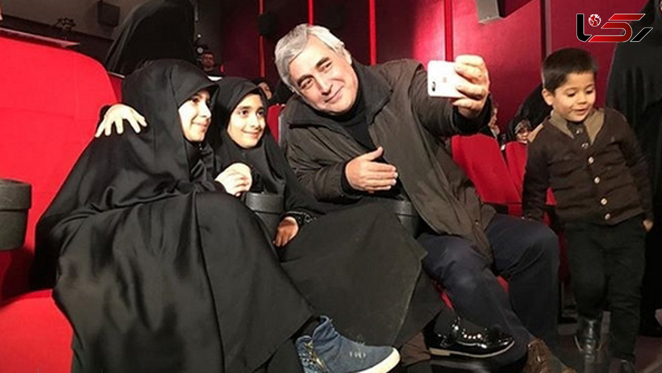 سلفی ابراهیم حاتمی‌ کیا با دختران مدافعان حرم +عکس