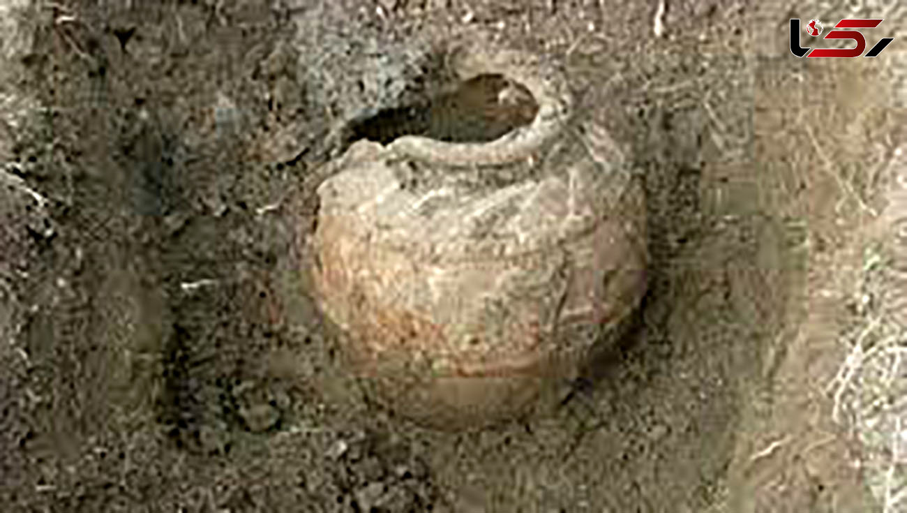  کشف 3 قطعه ظروف سفال باستانی در بروجرد 