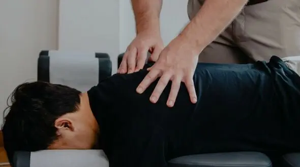 خطرات پنهان کایروپراکتیک که نباید نادیده بگیرید!