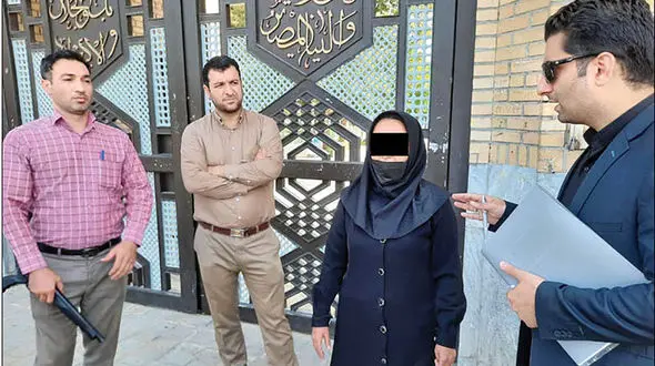 انتقام هولناک زن جوان مقابل آرامستان / با اسلحه وینچستر مرد مشهدی را کشت !