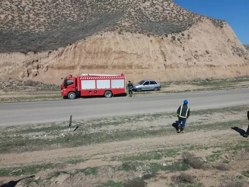 واژگونی تریلی حامل سوخت در مراوه تپه در استان گلستان 