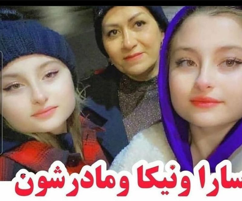 سلفی سارا و نیکا با مادرشان