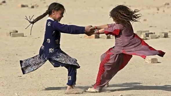 کودکان در معرض اجبار به کودک همسری با 123 تماس بگیرند/ بحران اقتصادی بلای جان کودکان