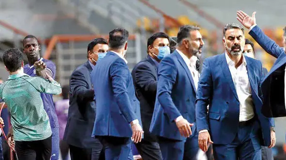 دلیل درگیری دیاباته با فکری ؟ سرمربی استقلال ۷ دقیقه دست روی دست گذاشت