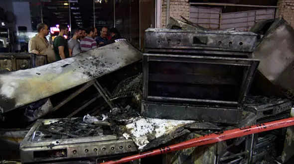 آتش سوزی در انبار لوازم خانگی در کرج +عکس