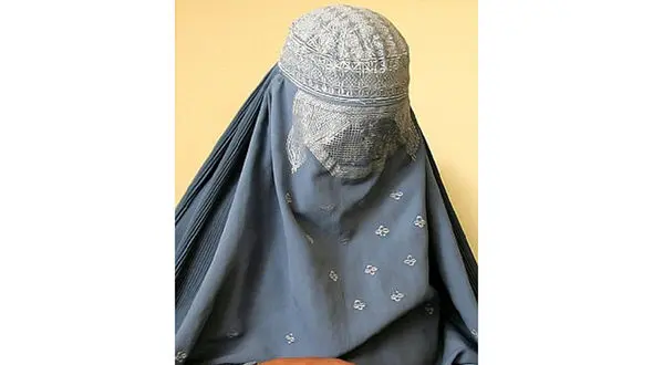 این زن را به خاطر رفتن به بازار گردن زدند! 