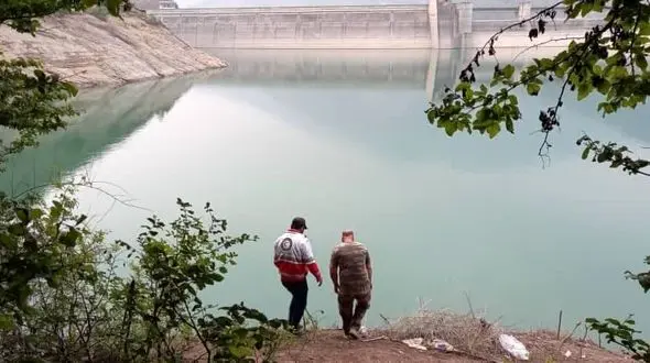 جستجوی نفسگیر برای مرد ساروی گمشده / سگ تجسس و غواص ها در تلاش + عکس