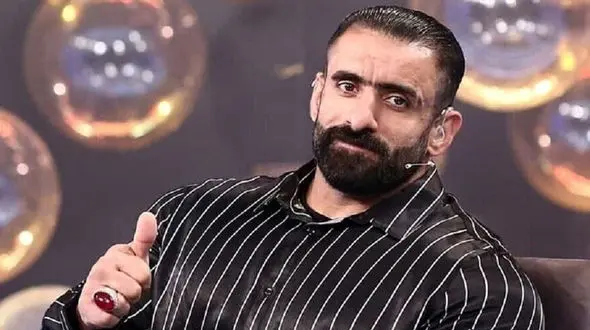 سرسره شدن هادی چوپان برای کودکان فامیل بعد از بازگشت از مسترالمپیا +فیلم