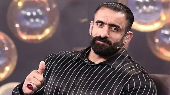 سرسره شدن هادی چوپان برای کودکان فامیل بعد از بازگشت از مسترالمپیا +فیلم