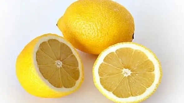 آب لیمو یک روشن کننده طبیعی پوست
