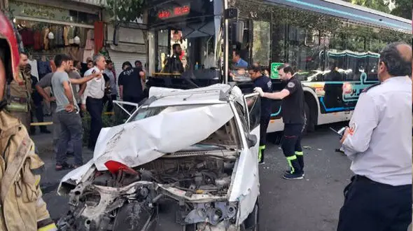 تصادف زنجیره‌ای در ۱۷ شهریور تهران / ۲ عابرپیاده جان باختند
