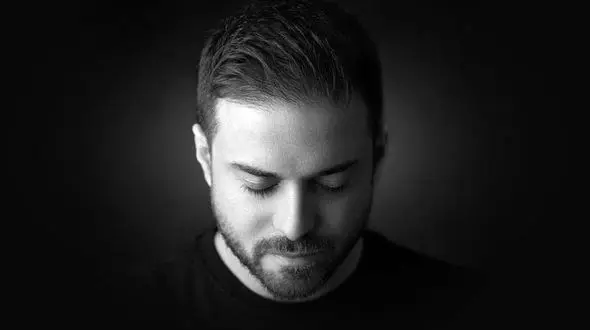 فیلم / بابک جهانبخش : بخاطر اعتراضات مردم آهنگ شاد نمی خونم/ اعتراض مردم به گرانی به حقه / منم پول کنسرت رو میدم خیریه 