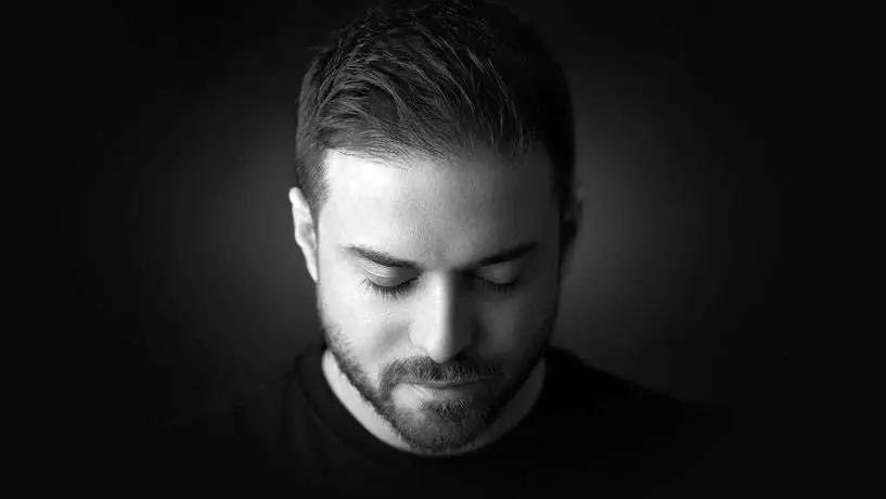 بابک جهانبخش در کنسرتش: بخاطر اعتراضات مردم آهنگ شاد نمی خونم/ اعتراض مردم به گرانی به حقه / منم پول کنسرت رو میدم خیریه