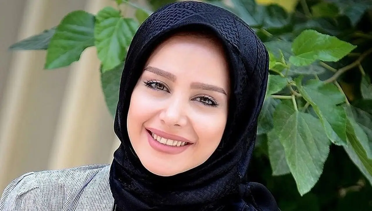 فیلم ساز غول پیکر و هم قد الناز حبیبی ! / کوتاه قدی خانم بازیگر را ببینید !