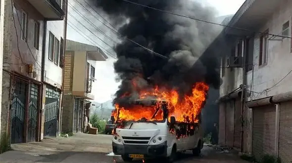 آتش سوزی در سرویس مدرسه دخترانه ارومیه باعث مصدومیت ۹ نفر شد