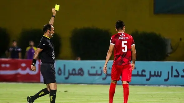 حاشیه دیدار پیکان - تراکتور؛ اعتراض شدید تراکتوری‌ها به داور