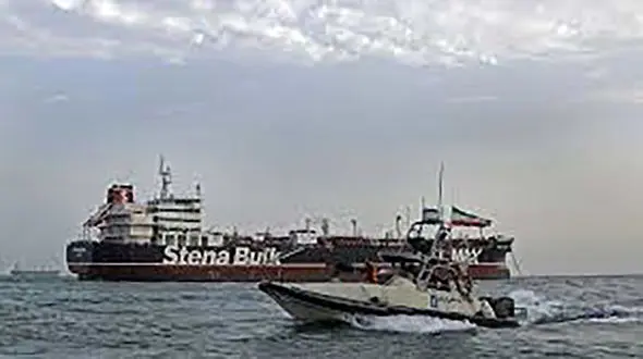 انفجار یک کشتی در بندر عربستان! / حمله موشکی بود!