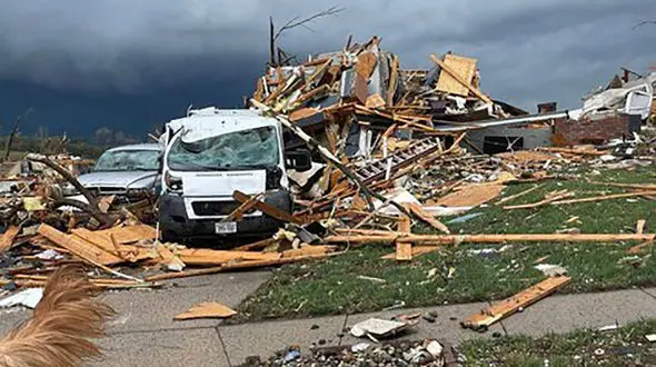 فیلم وحشتناک از گردباد ویرانگر در آمریکا 