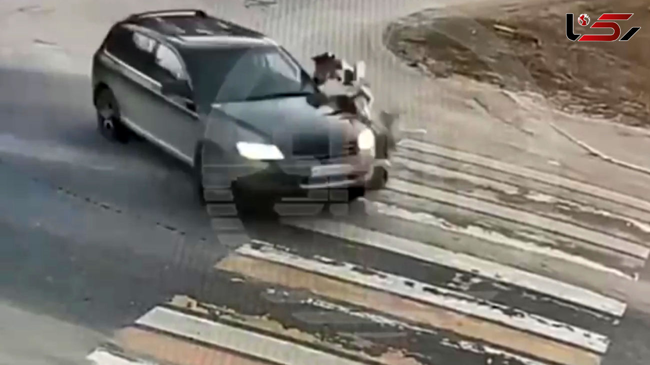 لحظه برخورد خودرو با کودک خردسال