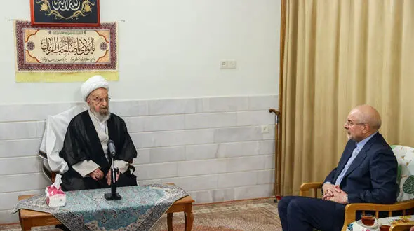 آیت‌الله مکارم شیرازی: حل مسائل اقتصادی و مسکن، اولویت زندگی مردم