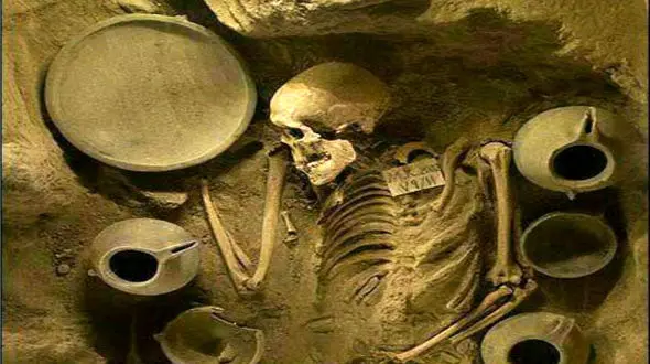 روی گورستان تاریخی کرج شهر ساختند / یک فاجعه