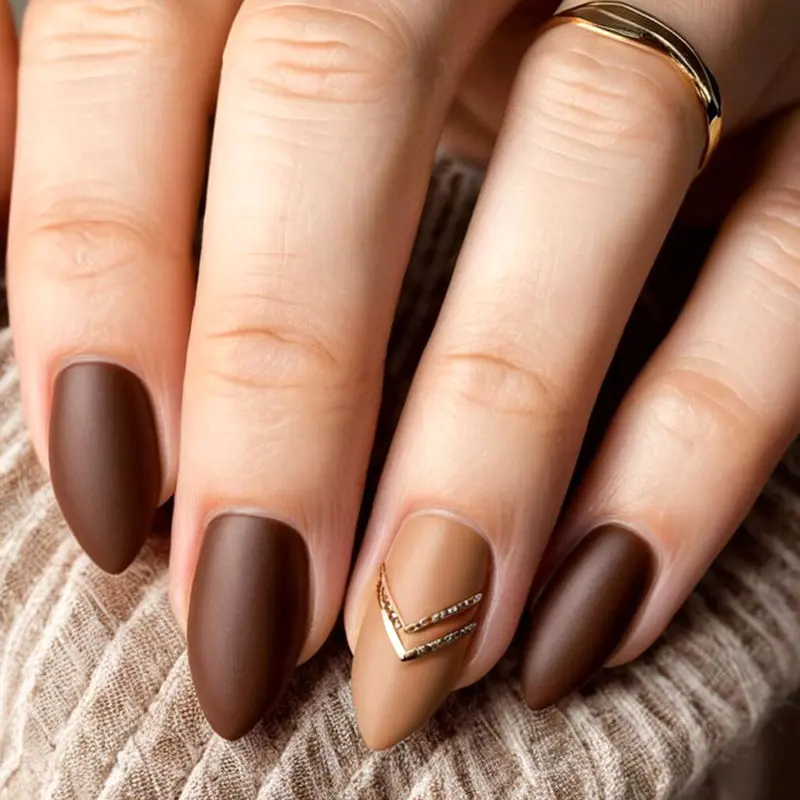دیزاین ناخن مینیمال قهوه  ای شیک