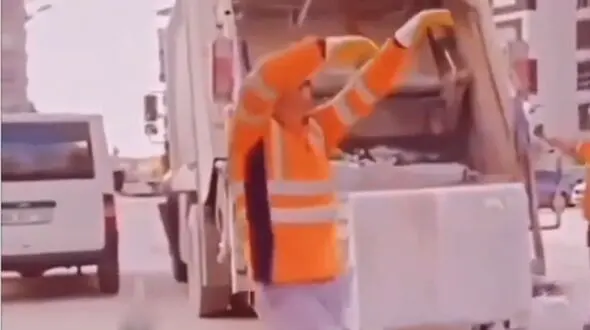 فیلم جگرسوز رقص رفتگر ! / دل همه خون شد !
