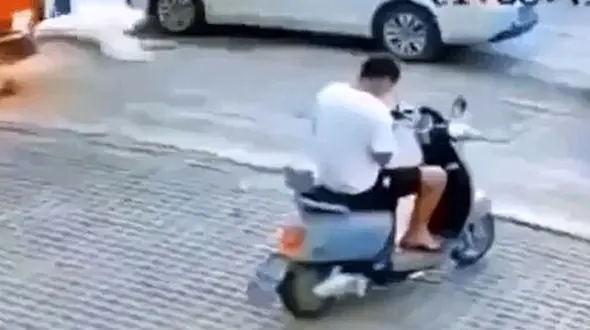 فیلم دیدنی از آزار و اذیت یک موتورسوار توسط روح سرگردان