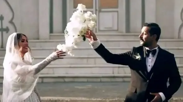 فیلم آوازخوانی احساسی کامران تفتی / آهنگی که اصلا به حال و هوای عروسی ش با ستوده نمیاد